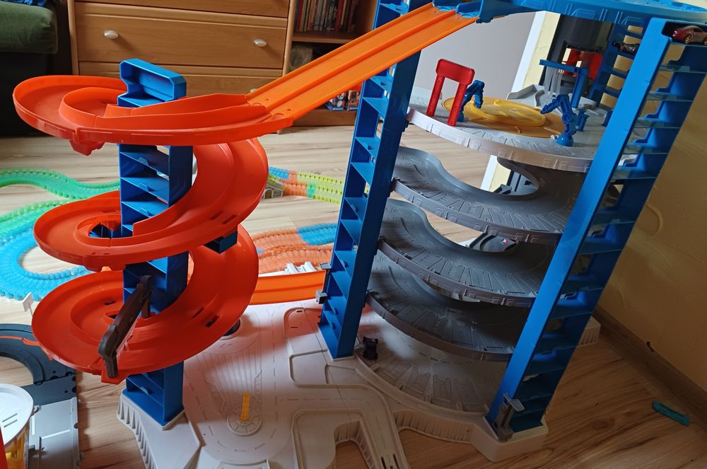 Hot wheels Super Ultimate parking