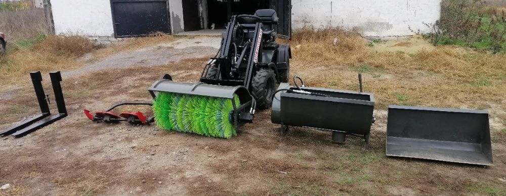 Фронтальный мини-погрузчик