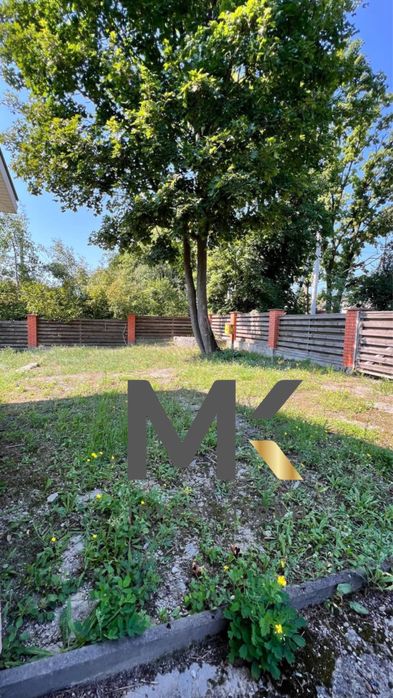 Продаж двоповерхового будинку з великою ділянкою. Стоянка-2