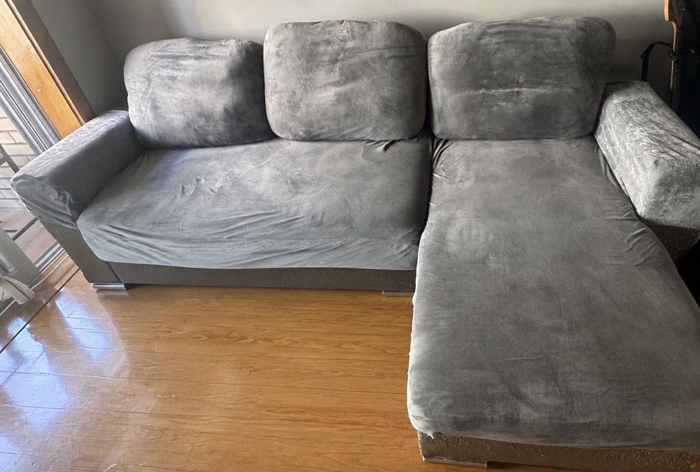 DOAÇÃO Sofá cama chaise longue - confortável e em pele cinza com capa de veludo cinzento