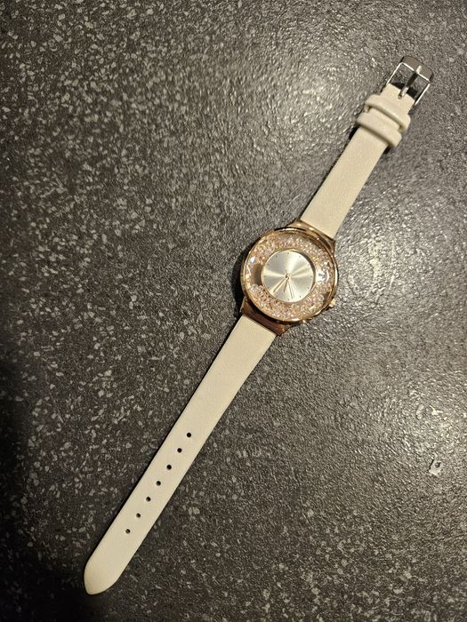 Zegarek kwarcowy z kryształkami