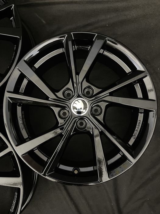 Диски R17 5x112 Et41 6.5J. Volkswagen Tiguan Passat B8 B7 B6 Jetta Golf Touran Caddy CC Audi Q3 Q2 Skoda Kodiaq Karoq Octavia A8 A7 A5 Superb