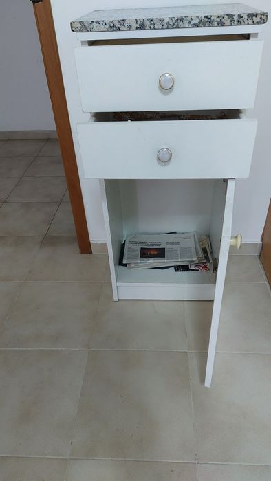 Móvel de apoio com pedra (opcional) – usado e funcional
