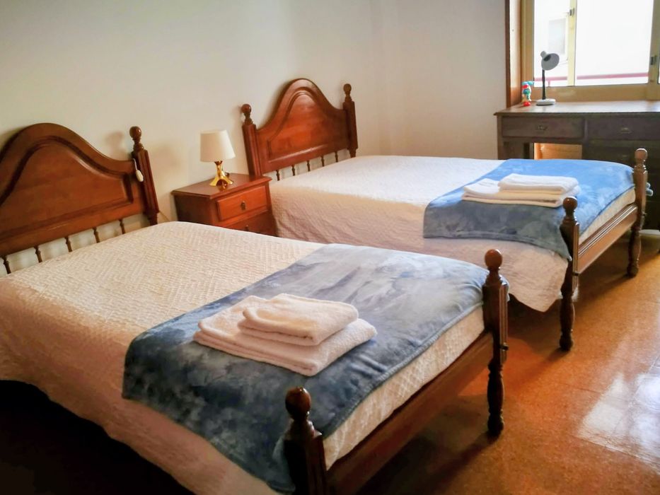 Cama corpo e meio com colchão