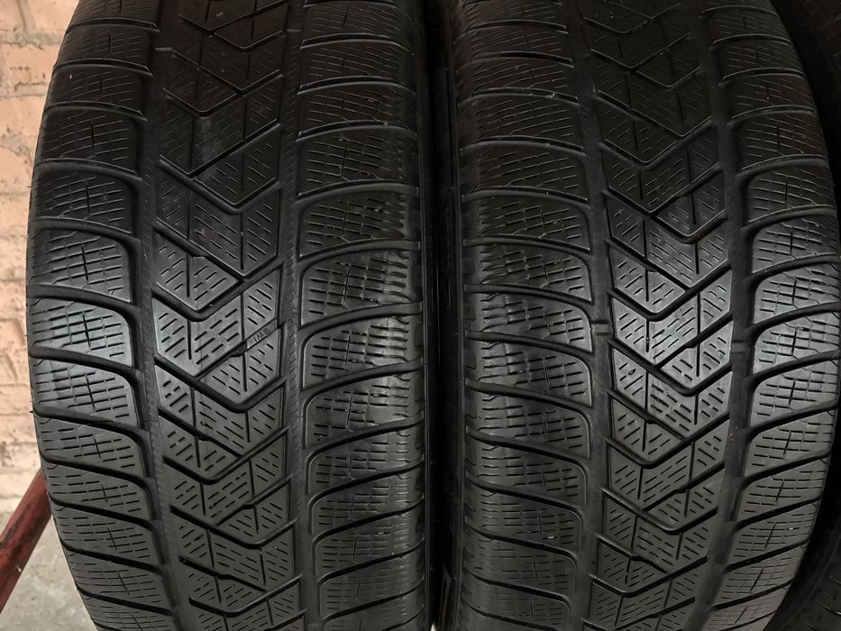 Комплект Зимових шин 235/55R19 Pirelli
