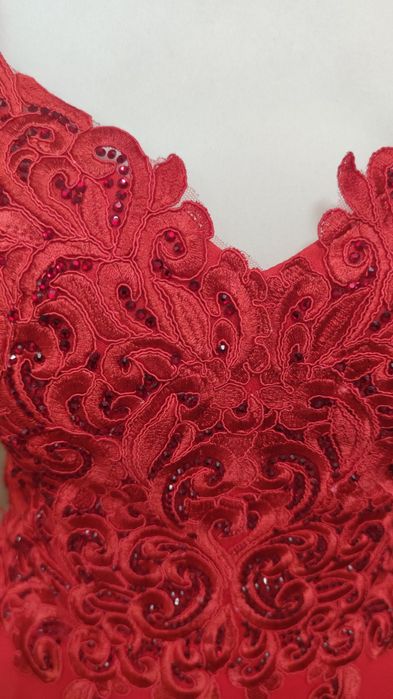 Długa czerwona sukienka