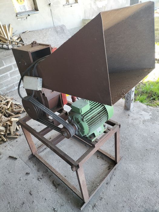 Rębak walcowy do gałęzi zrzyny elektryczny