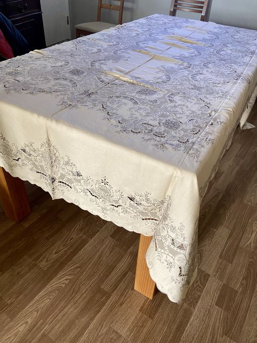 Toalha de Mesa Bordado da Madeira