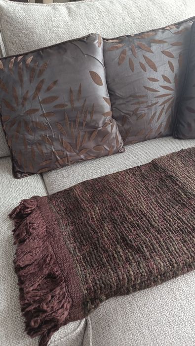 Conjunto de três almofadas com coberta
