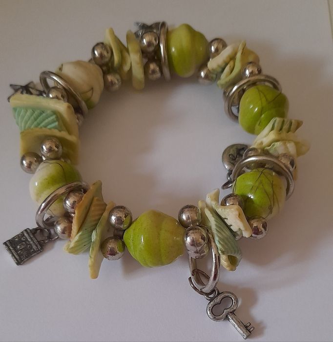 Pulseira pedras naturais e berloques -  Bom estado