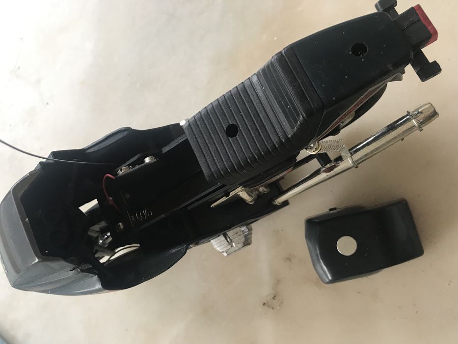 Moto BMW com comando, para criança.