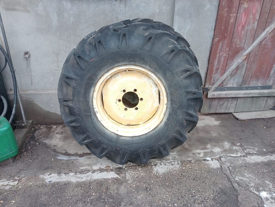 Koła opony BKT 16.9-24 felgi 6 otworów Fahr Claas
Koła opony BKT 16.9-