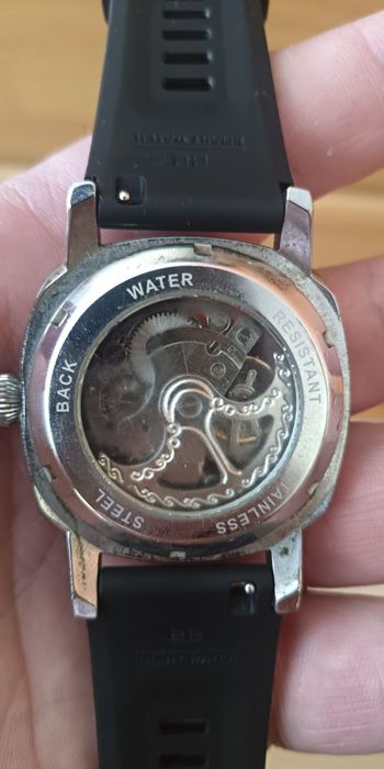 Часи механіка з автопідзаводом