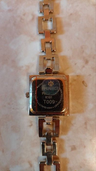 Zegarek damski Perfect kwadrat