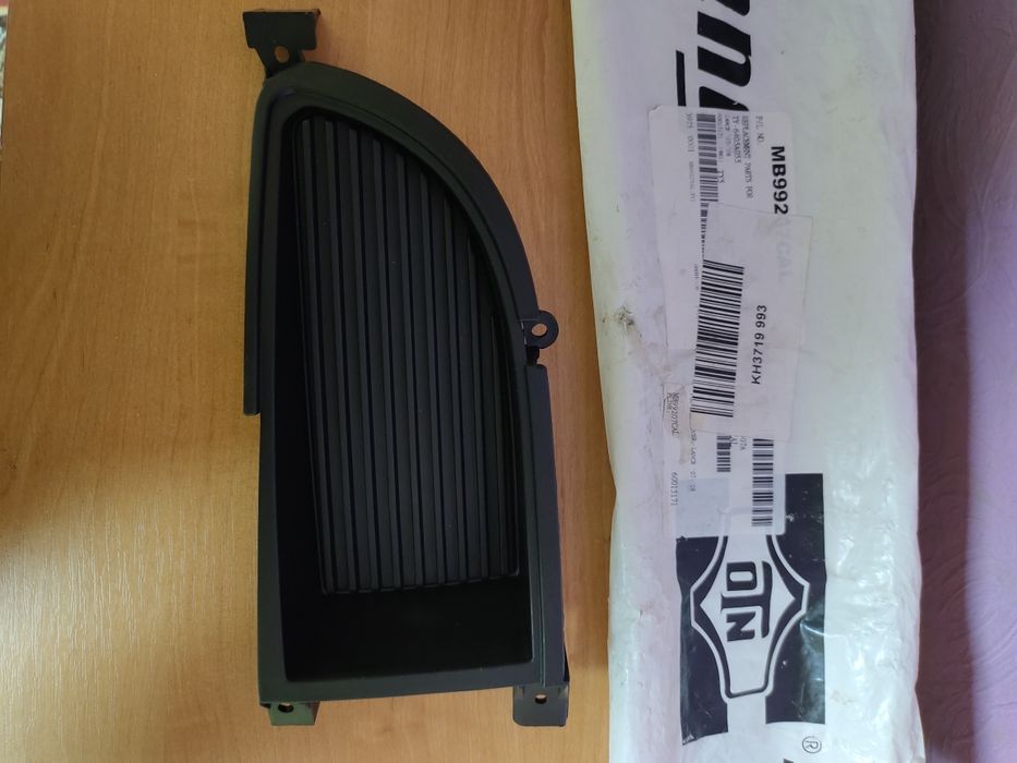 Решітка бампера Mitsubishi Lancer (ліва)