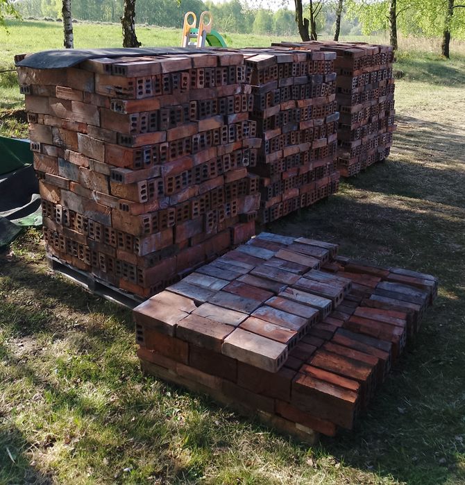 Cegła dziurawka.