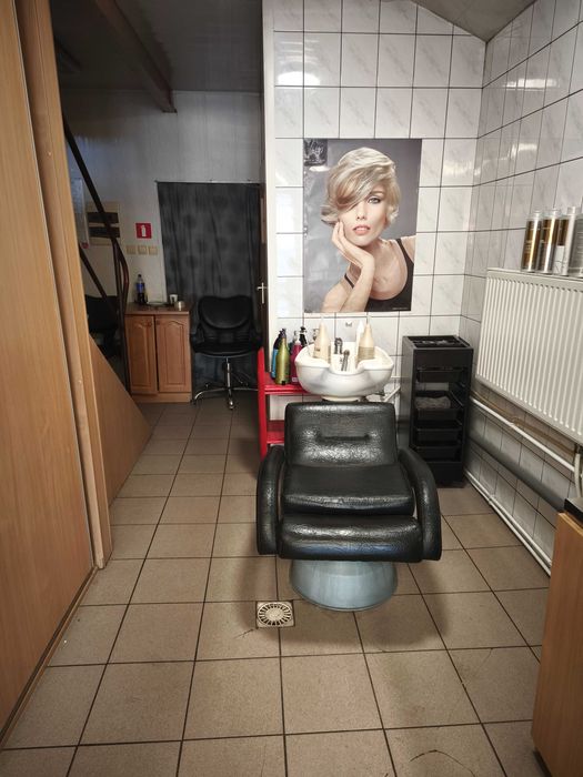 Wynajmę salon fryzjerski