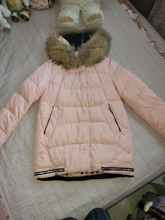 Зимній жіночий пуховик