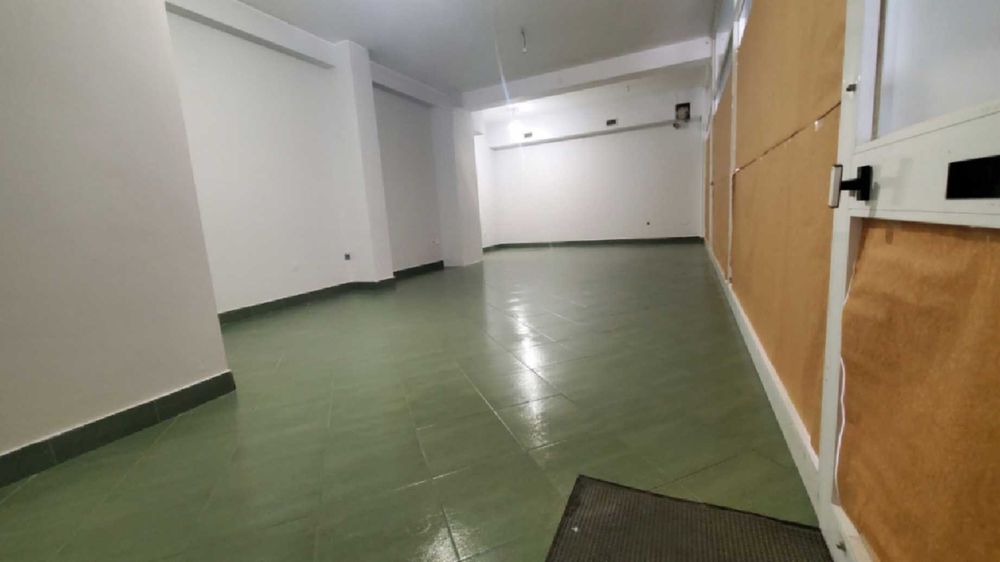 Loja 46 m2 c/ wc privativo - Areosa - Rua D. Afonso Henriques