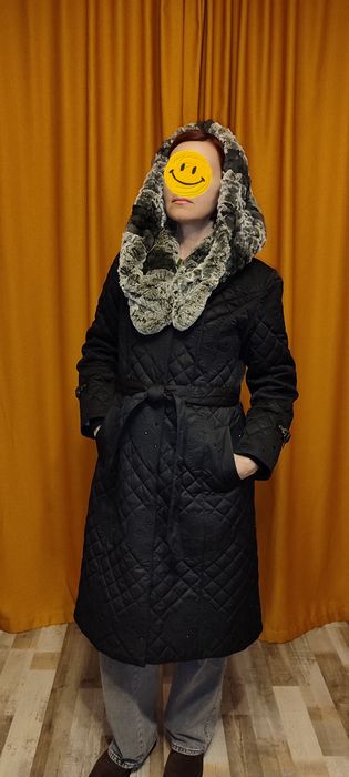 Пальто зимове з відчіпним хутровим капюшоном