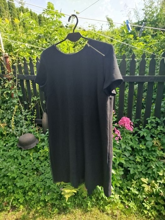 Czarna sukienka mini z plisowany tyłem Zara M 38