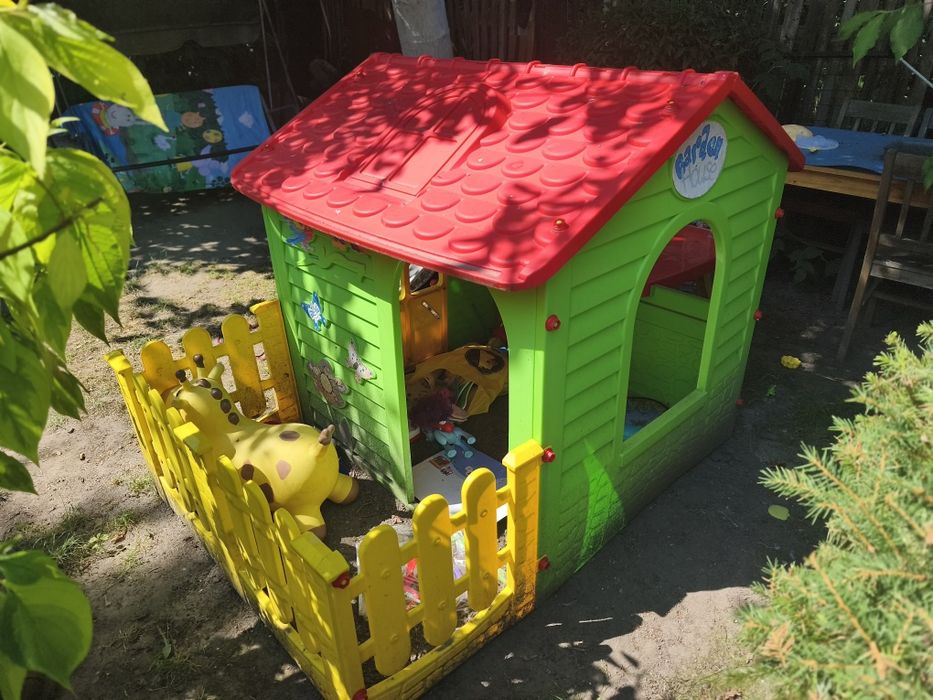 Domek ogrodowy plus slizgawka