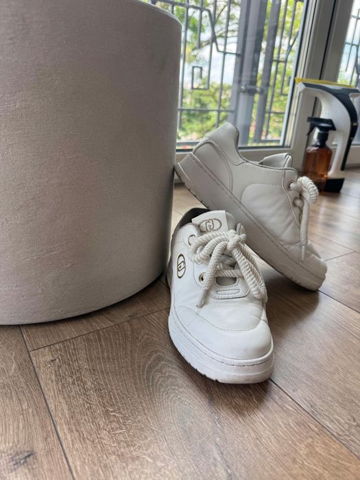 Białe sneakersy – bardzo dobry stan