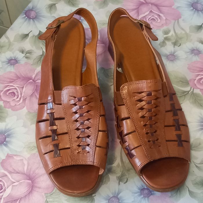 Продам кожаные женские босоножки 41 размера в отличном состоянии