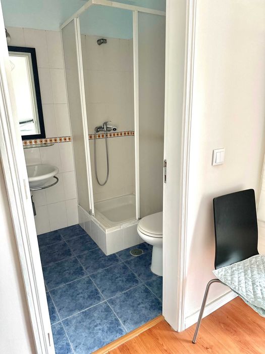 Grandes áreas/remodelado em condomínio Fechado com Garagem