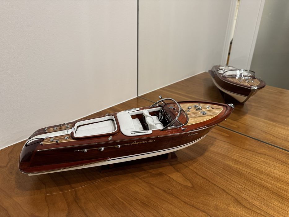 Miniatura Barco Riva Aquarama Estofes Brancos 53cm