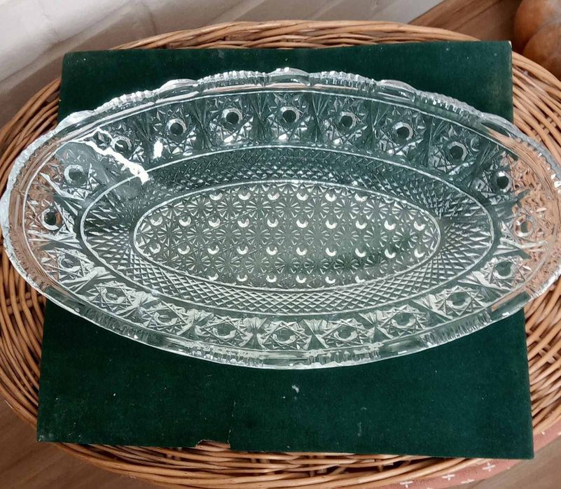 Хрустальную фруктовницу ( Чехия).