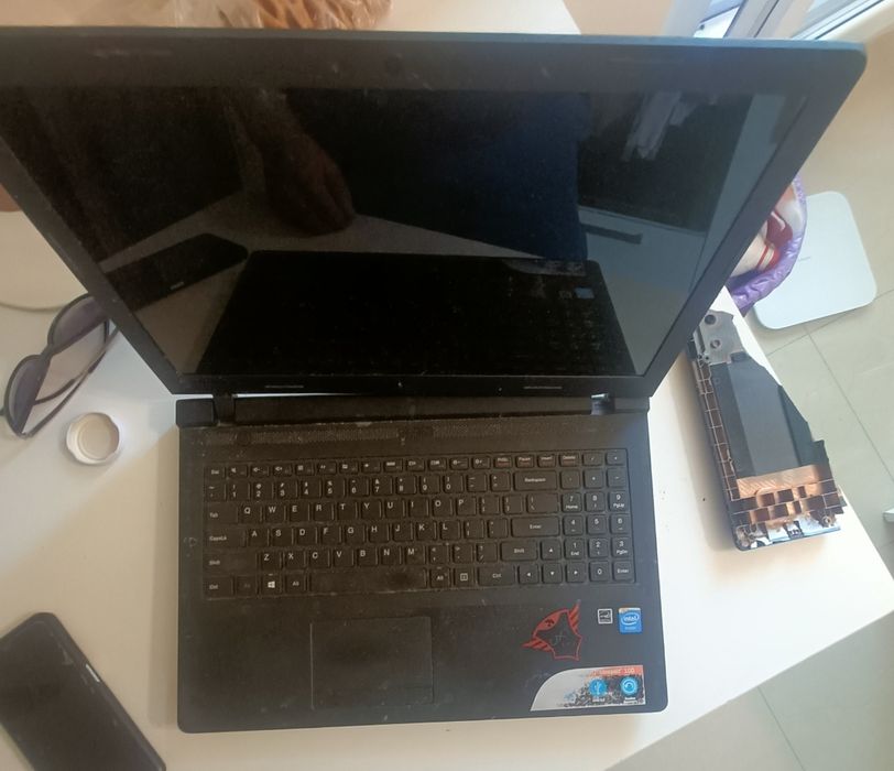 Laptop Lenovo uszkodzony