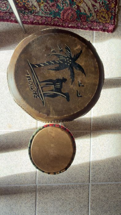 Par de Djembes Artesanais (Percussão)