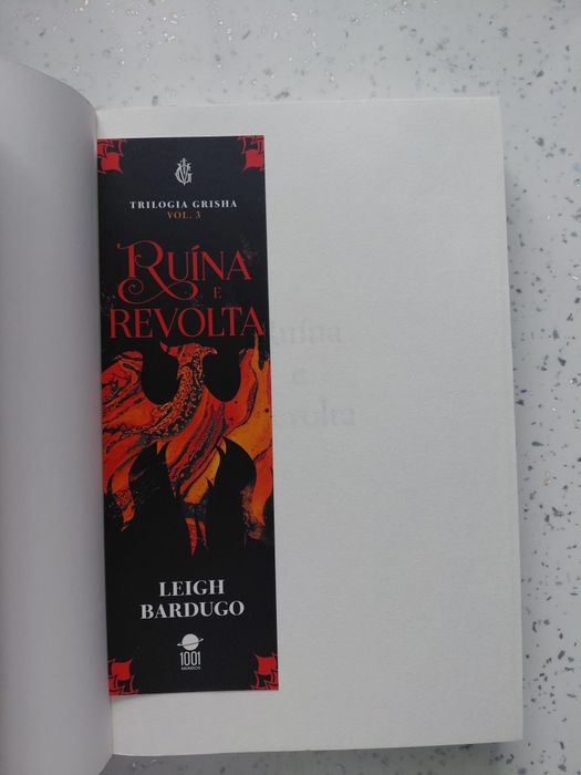 Livros trilogia sombra e ossos grisha