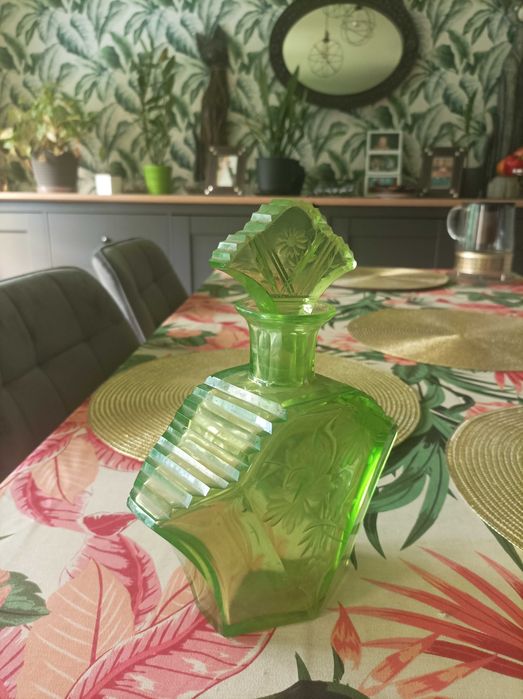 Karafka ze szkła uranowego ART DECO