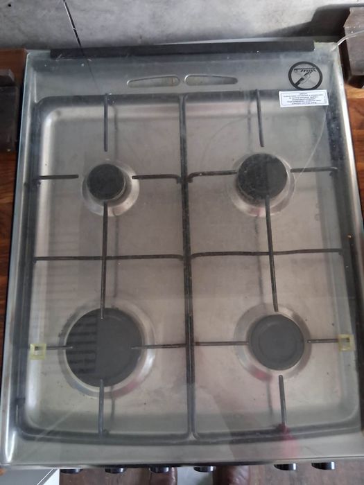 Kuchenka gazowa z piekarnikiem elektrycznym Elektrolux