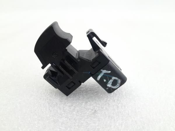 Comando / botão / interruptor vidros trás direito MITSUBISHI Space Sta