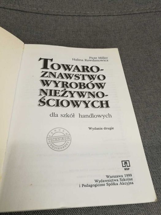 Towaroznawstwo wyrobów nieżywnościowych. Podręcz. dla szkół handlowych