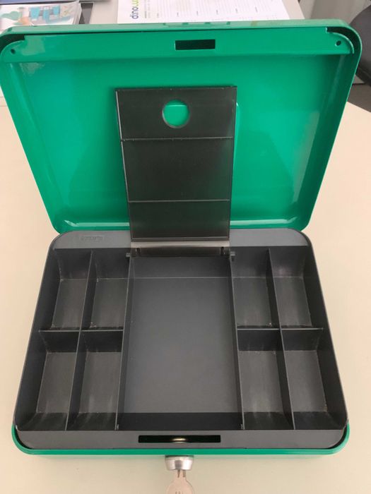 Cofre para moedas e notas com fechadura