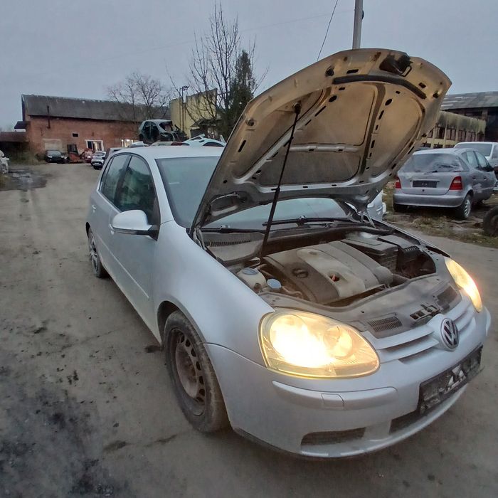 Volkswagen Golf 5 • 2005 рік • 1.6 бензин • 6-ступка • Розбір на запча