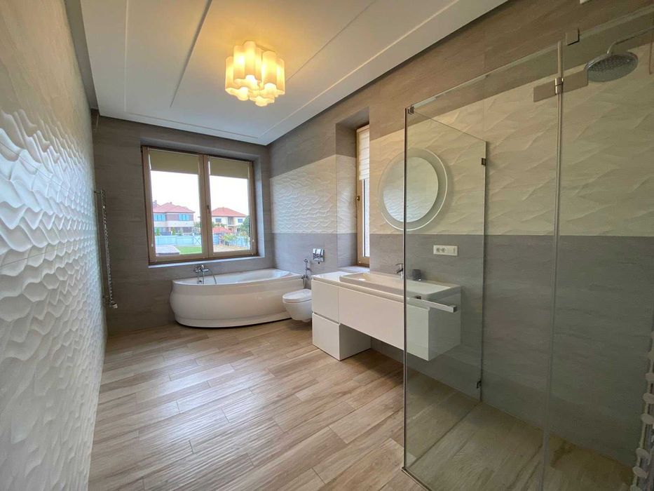 Шикарный дом с бассейном на Совиньоне