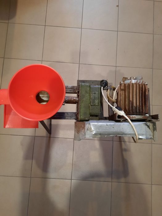 Приспособа для ручного соковитискувача