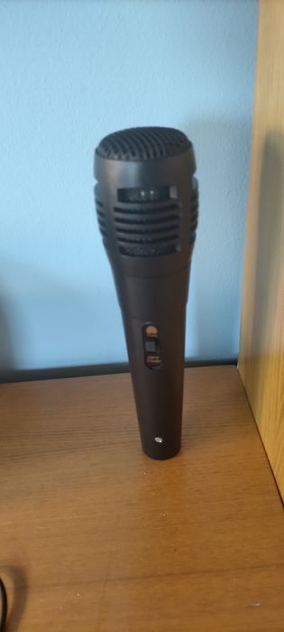 Speaker with Microphone and USB Charging Cable64409507429635124