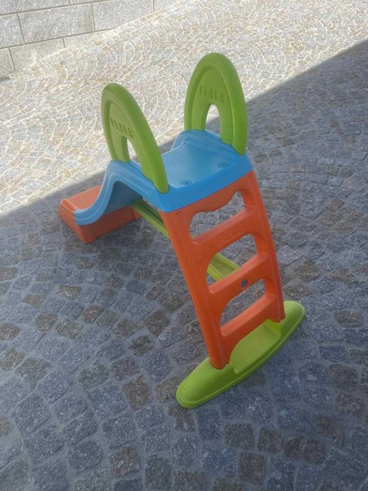 Escorrega criança