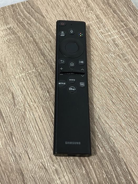 Samsung Модель UE50BU8072UXXH телевизор с ньюансом