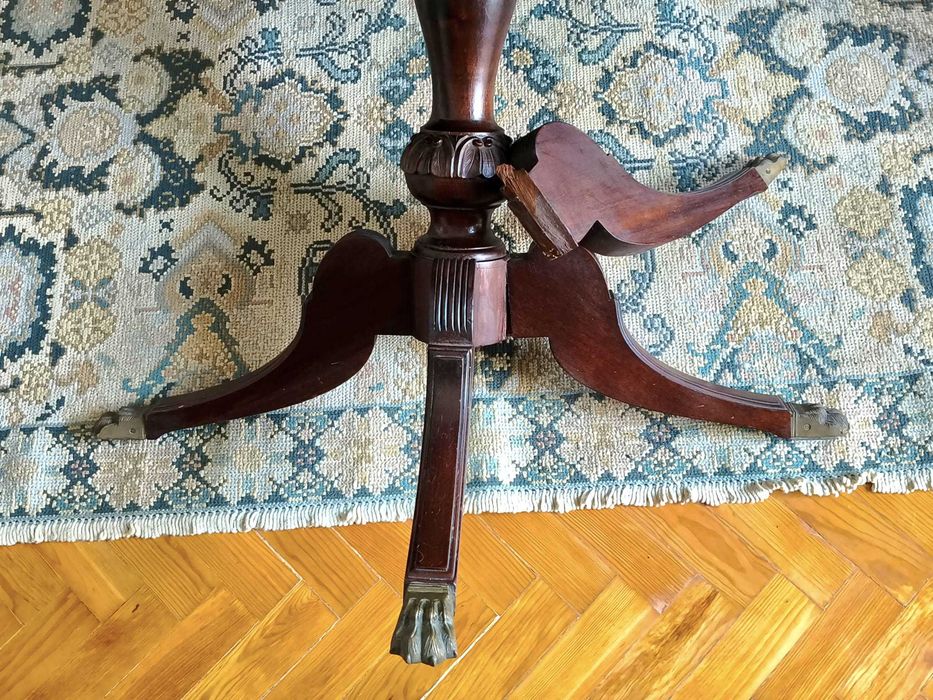 Mobília clássica Estilo Império em mogno com ornamentos dourados