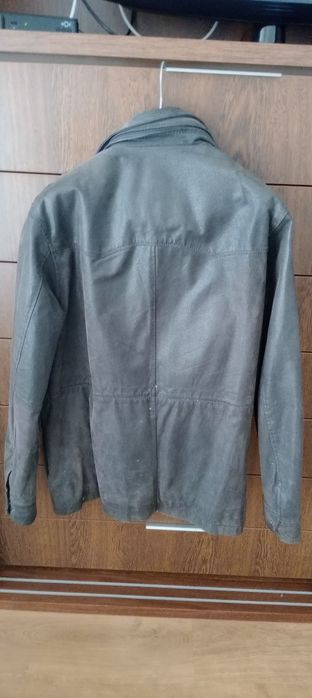 Casaco  de homem em tom de castanho escuro em pele de porco em bom est