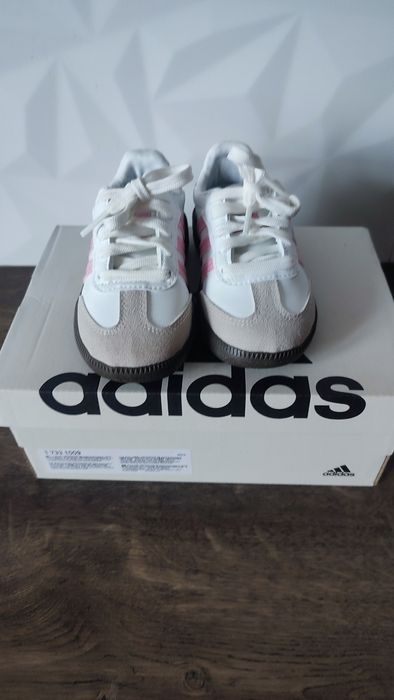 Buty dla dziewczynki Adidas Samba 24 rozmiar. Nowe.