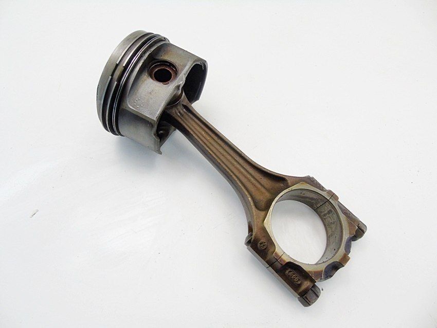 Tłok Korbowód 1.8 20V Passat B5 Audi A4 B5 A6 C4 8109 027B