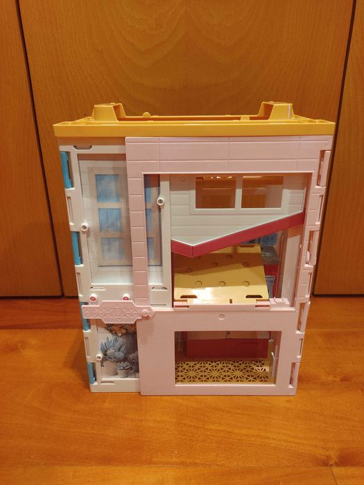 Casa da Barbie, dobrável e transportável